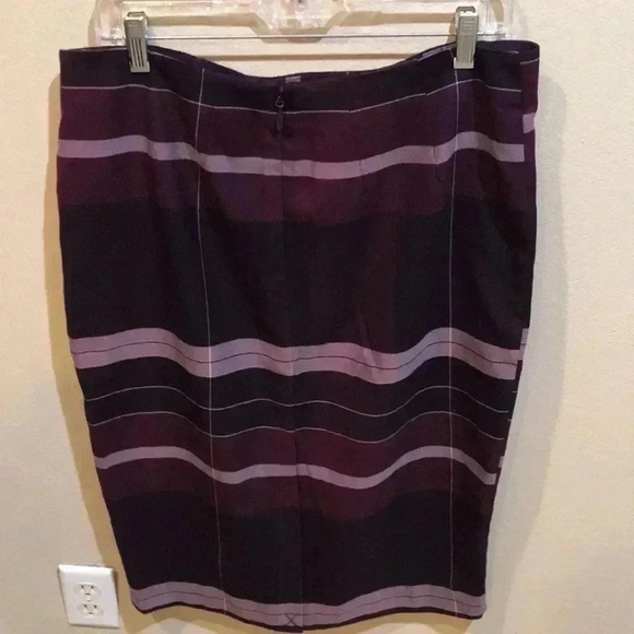 NWT 7th AVENUE DESIGN STUDIO/NEW YORK & COMPANY PURPLE STRIPED PENCIL SKIRT-14 - Picture 2 of 8